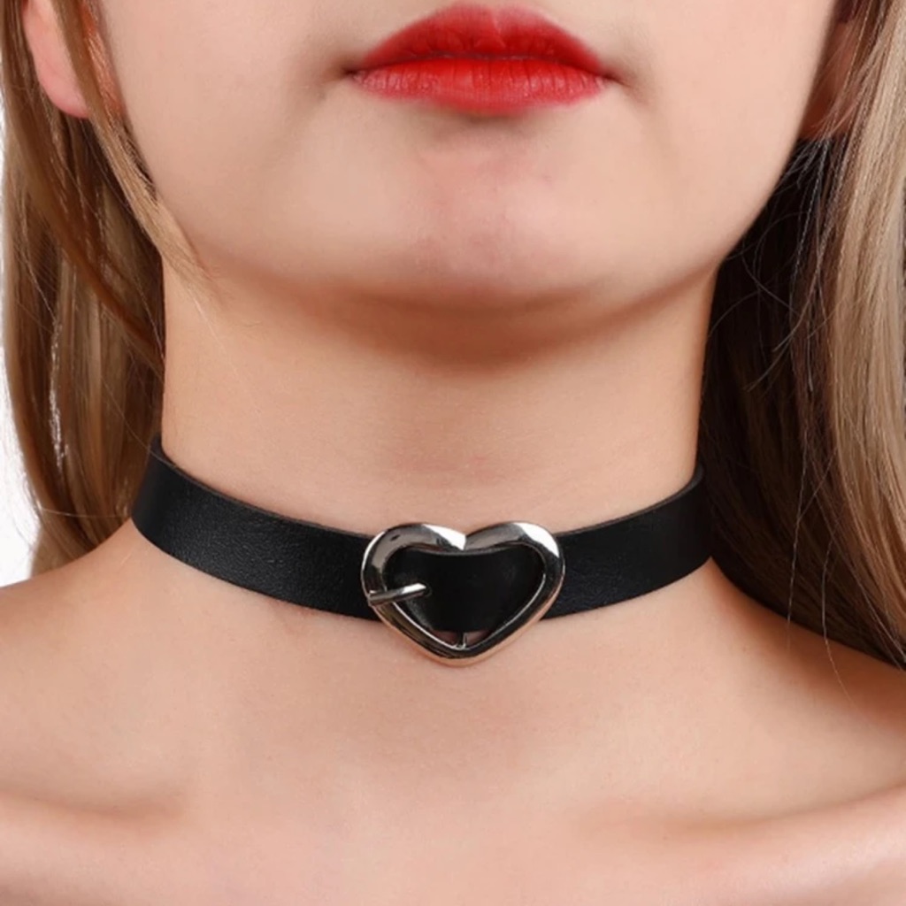 Awesome Pu Leather Heart Buckle Choker